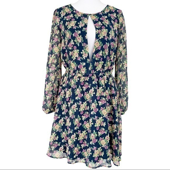 Dresses & Skirts - Floral long sleeves front cut Accent dress